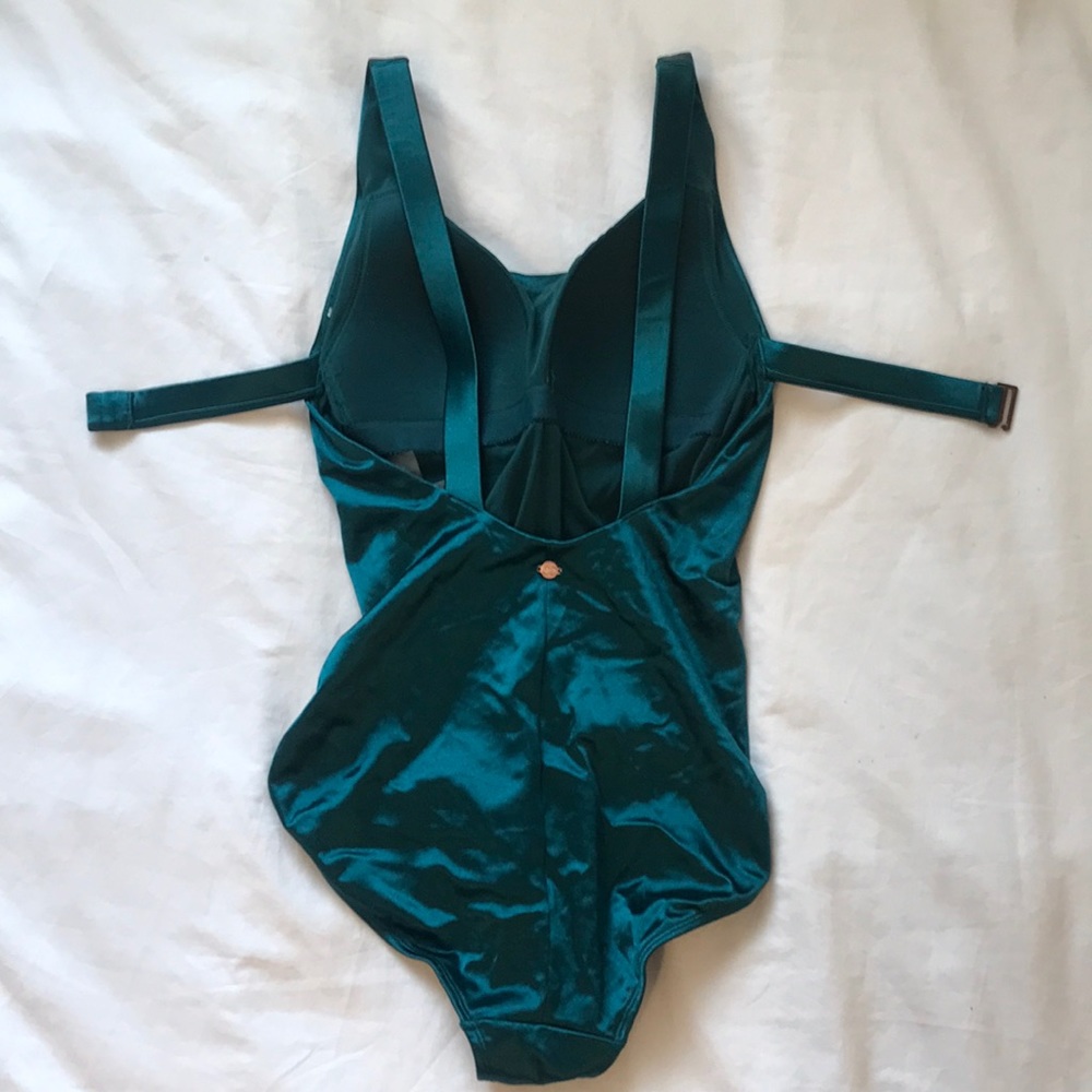 CALIA- Carrie Underwood Emerald Green One-Piece Swimsuit, like new!